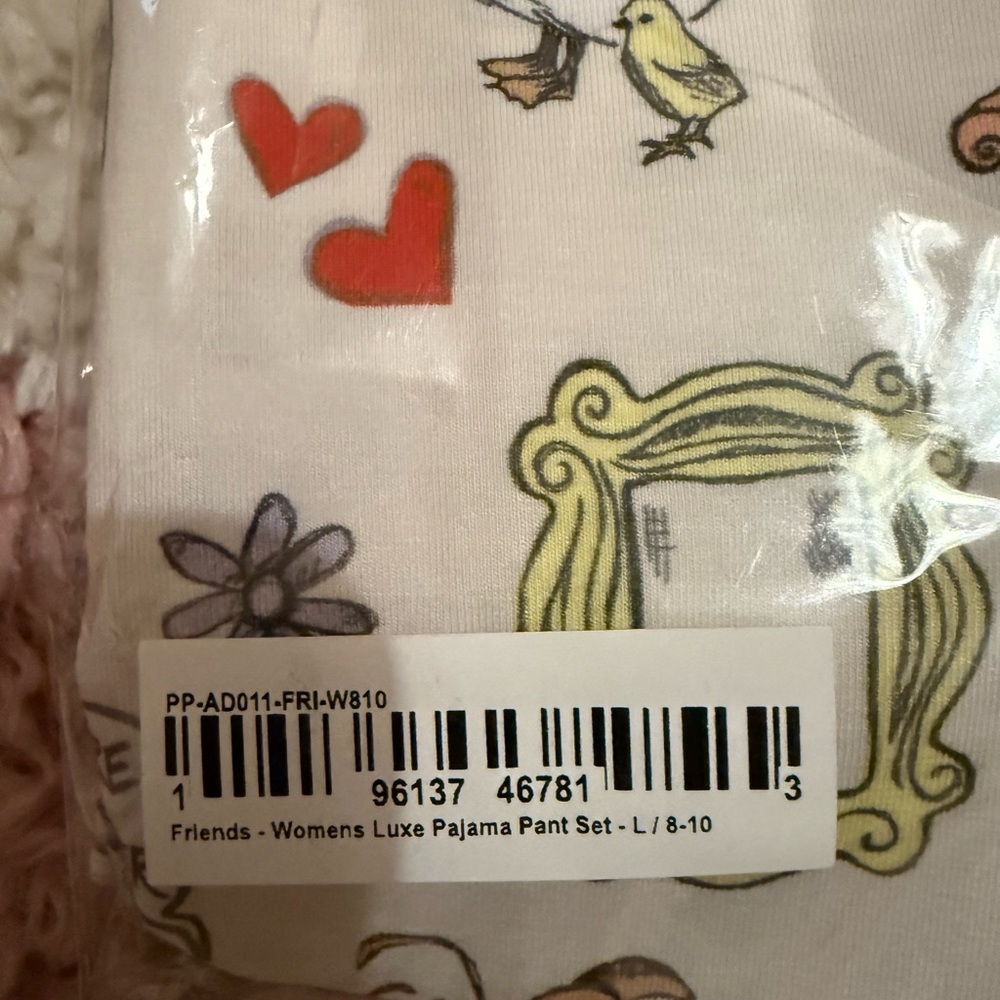 Posh Peanut women’s pajamas / FRIENDS / size large 8-10